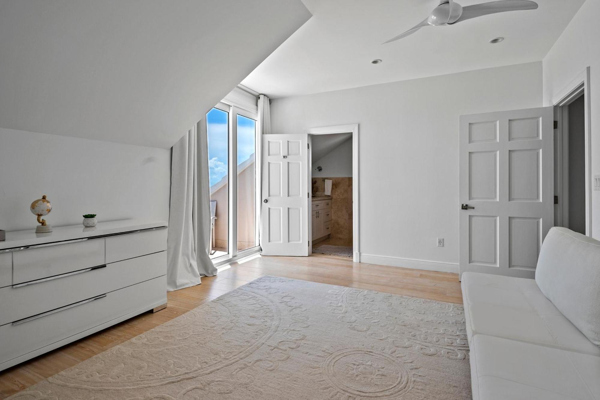 White House - Exclusive Luxury Beachfront - Private White Sand Beach Villa